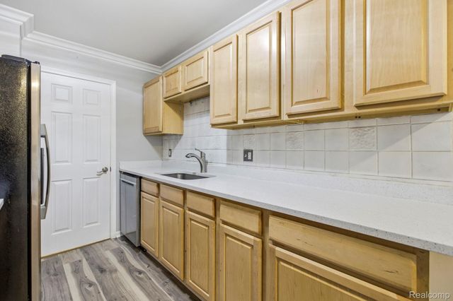 33751 Bayview Drive, Chesterfield Township, MI 48047
