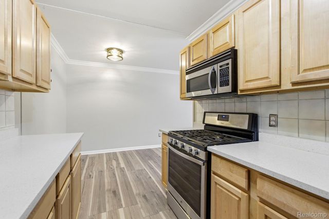 33751 Bayview Drive, Chesterfield Township, MI 48047