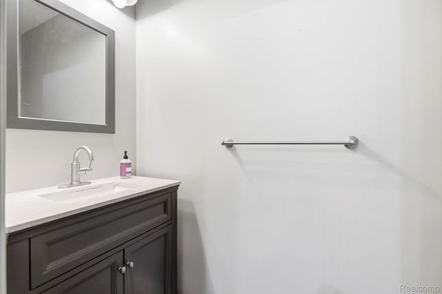 33751 Bayview Drive, Chesterfield Township, MI 48047