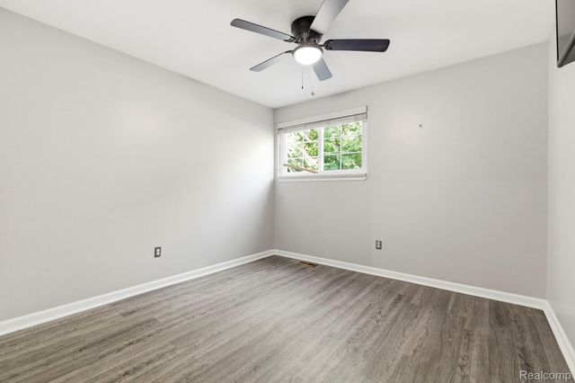 33751 Bayview Drive, Chesterfield Township, MI 48047