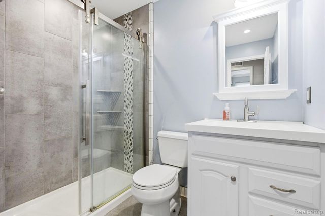 33751 Bayview Drive, Chesterfield Township, MI 48047