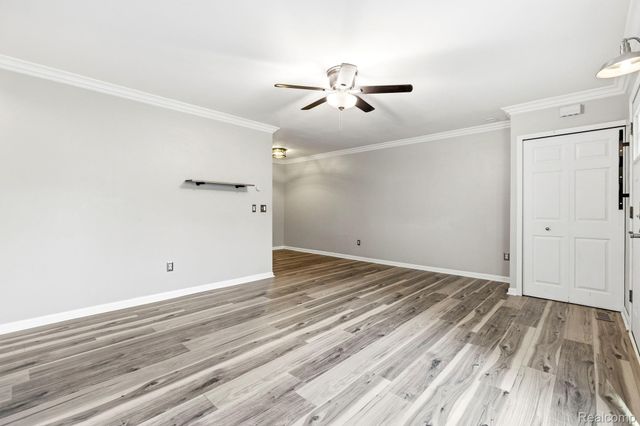 33751 Bayview Drive, Chesterfield Township, MI 48047