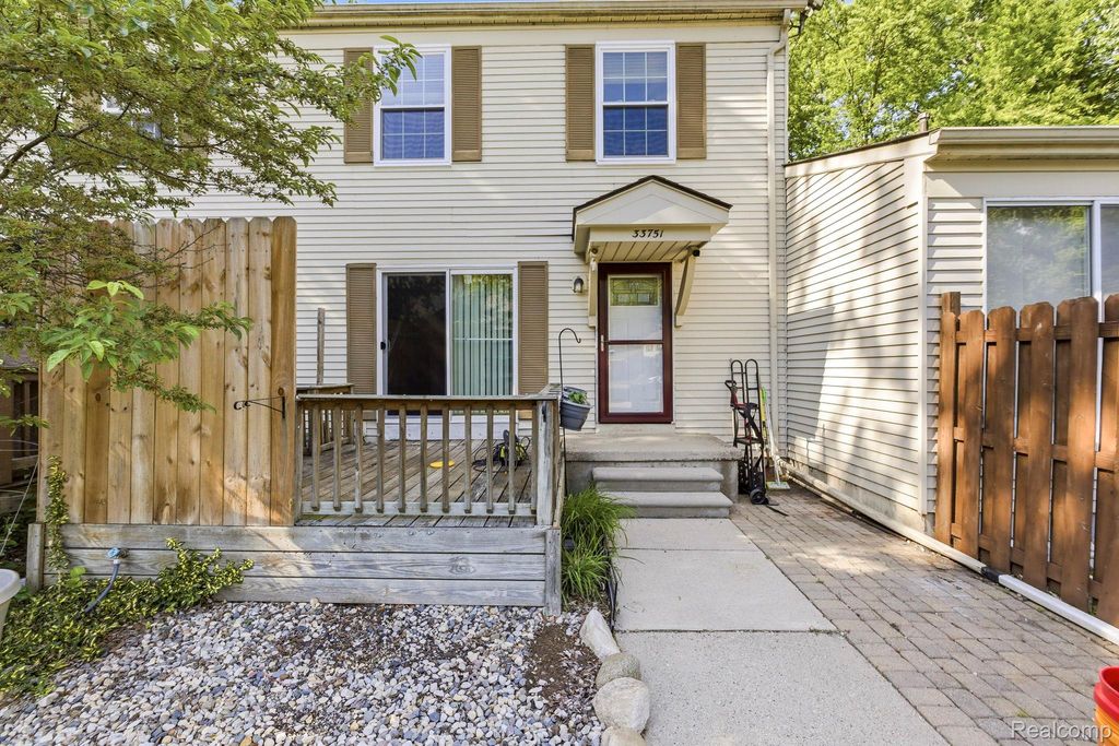 33751 Bayview Drive, Chesterfield Township, MI 48047