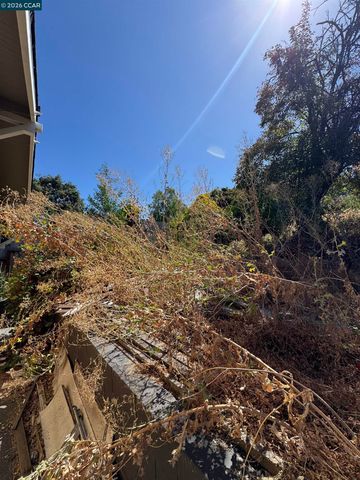 3700 Laguna Ave, Oakland, CA 94602