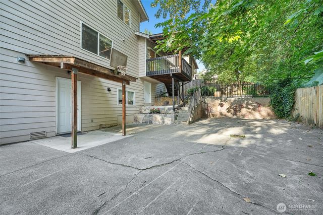 9735 S 222nd Street, Kent, WA 98031