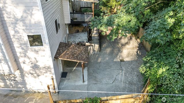 9735 S 222nd Street, Kent, WA 98031