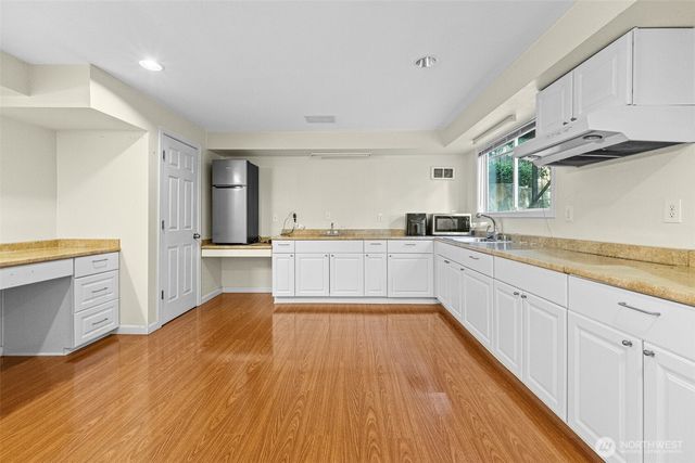 9735 S 222nd Street, Kent, WA 98031