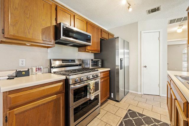 1700 Taron DR, Round Rock, TX 78681