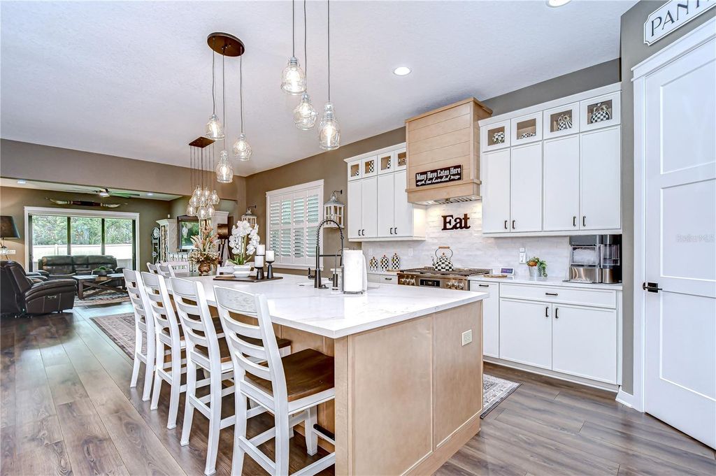 Image 11 of property listing at 4111 N BOULEVARD, Tampa, FL 33603