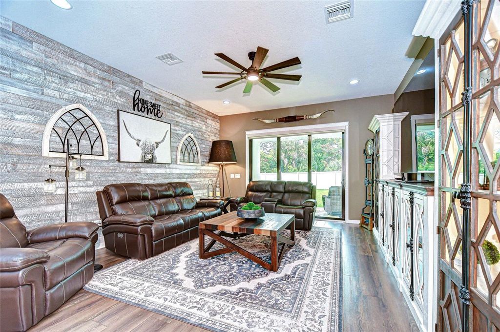 Image 14 of property listing at 4111 N BOULEVARD, Tampa, FL 33603