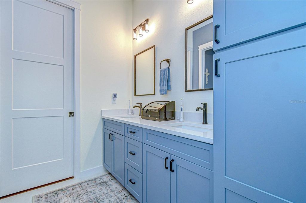 Image 24 of property listing at 4111 N BOULEVARD, Tampa, FL 33603