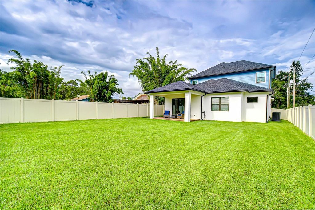 Image 5 of property listing at 4111 N BOULEVARD, Tampa, FL 33603