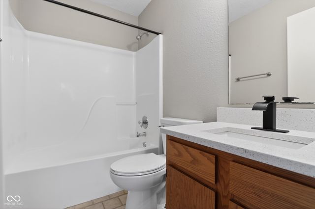 18057 Sanibel Circle, Noblesville, IN 46062