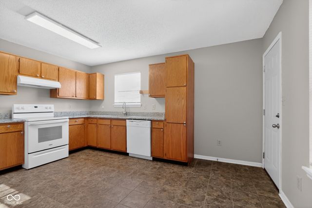 18057 Sanibel Circle, Noblesville, IN 46062