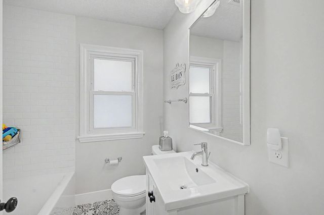 5925 Dupont Avenue S, Minneapolis, MN 55419