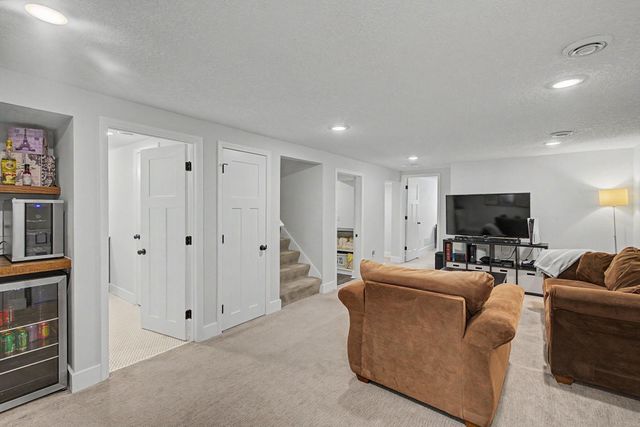 5925 Dupont Avenue S, Minneapolis, MN 55419