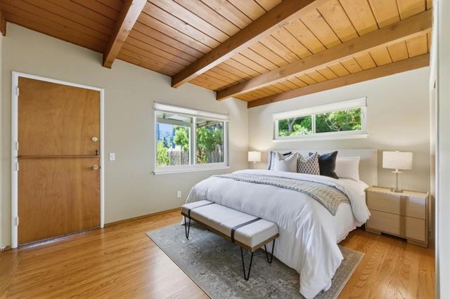 221 W Floresta Way, Portola Valley, CA 94028