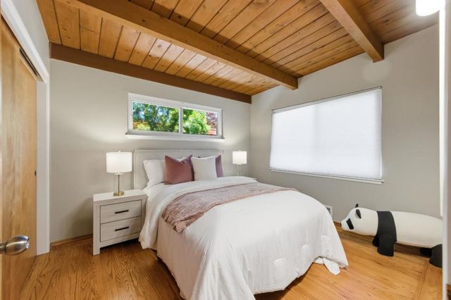 221 W Floresta Way, Portola Valley, CA 94028