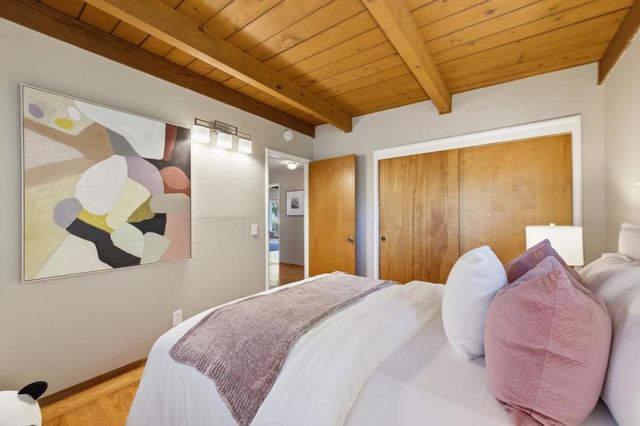 221 W Floresta Way, Portola Valley, CA 94028