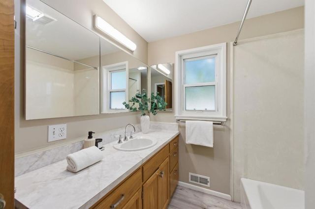 221 W Floresta Way, Portola Valley, CA 94028