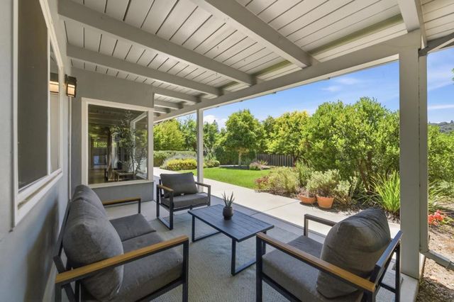 221 W Floresta Way, Portola Valley, CA 94028