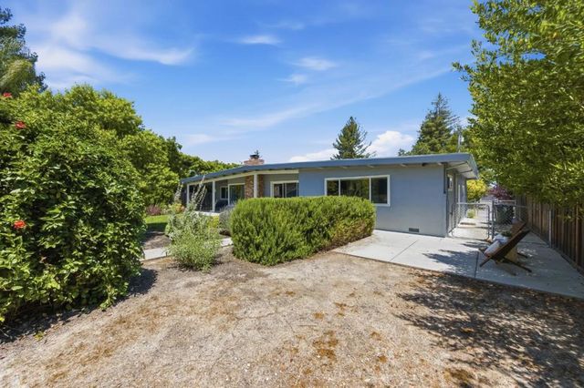 221 W Floresta Way, Portola Valley, CA 94028