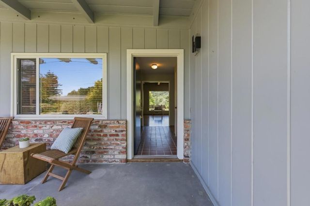 221 W Floresta Way, Portola Valley, CA 94028