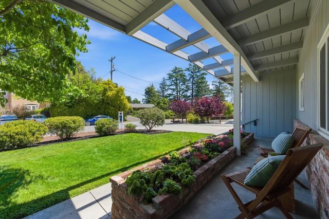 221 W Floresta Way, Portola Valley, CA 94028
