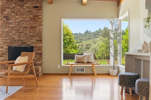 221 W Floresta Way, Portola Valley, CA 94028