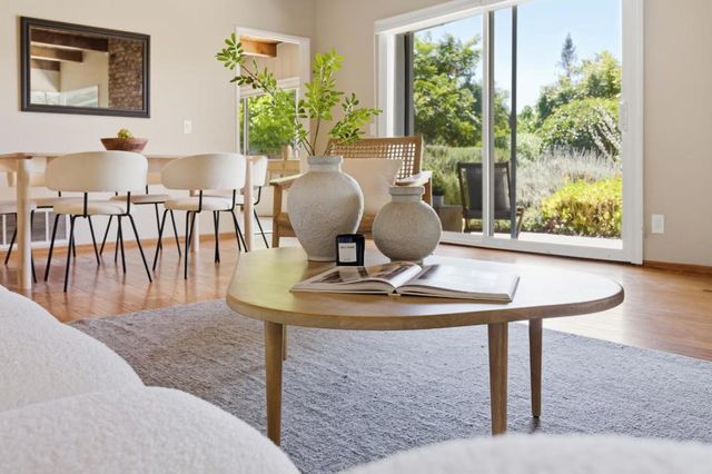221 W Floresta Way, Portola Valley, CA 94028