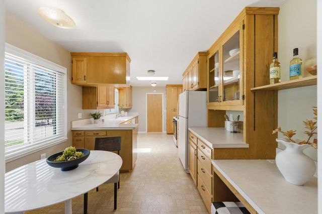 221 W Floresta Way, Portola Valley, CA 94028