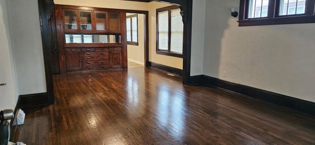 889 6th Street E, Saint Paul, MN 55106