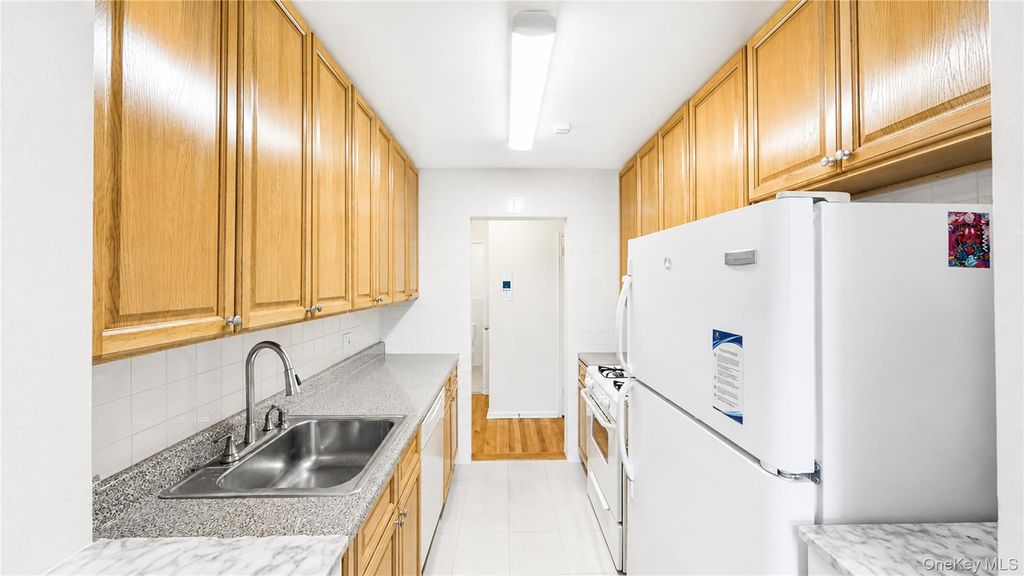 60-11 Broadway 3L, Woodside, NY 11377 — photo 4
