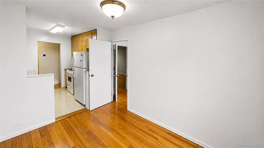 60-11 Broadway 3L, Woodside, NY 11377 — photo 5