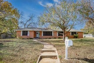 406 N Avenue Q, Clifton, TX 76634