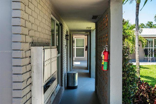 2201 NE 14th Ave, Wilton Manors, FL 33305