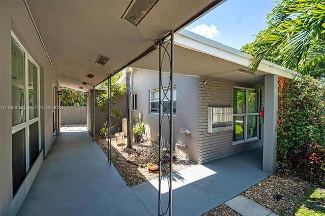 2201 NE 14th Ave, Wilton Manors, FL 33305