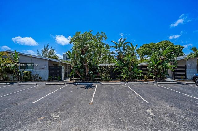 2201 NE 14th Ave, Wilton Manors, FL 33305