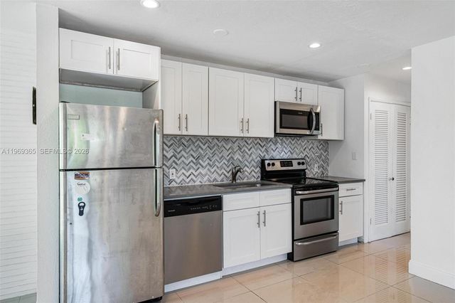 2201 NE 14th Ave, Wilton Manors, FL 33305