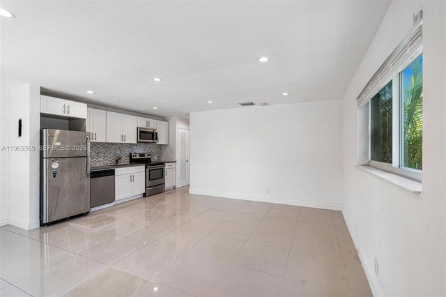 2201 NE 14th Ave, Wilton Manors, FL 33305