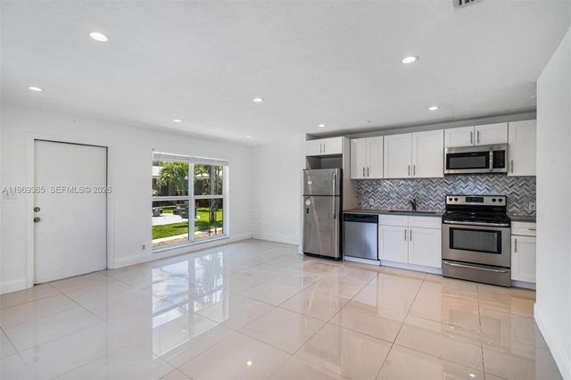 2201 NE 14th Ave, Wilton Manors, FL 33305