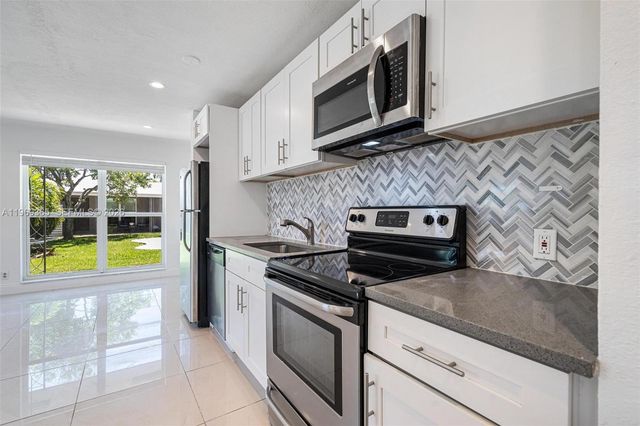 2201 NE 14th Ave, Wilton Manors, FL 33305