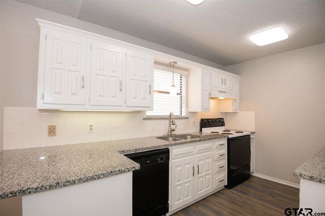5821 Hollytree Drive, Tyler, TX 75703
