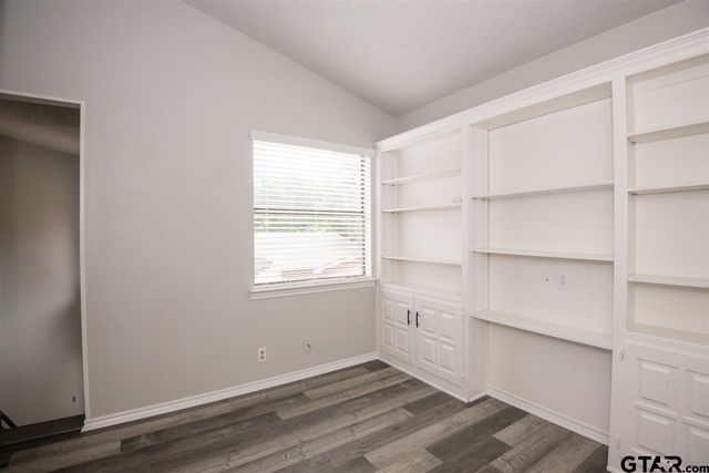 5821 Hollytree Drive, Tyler, TX 75703