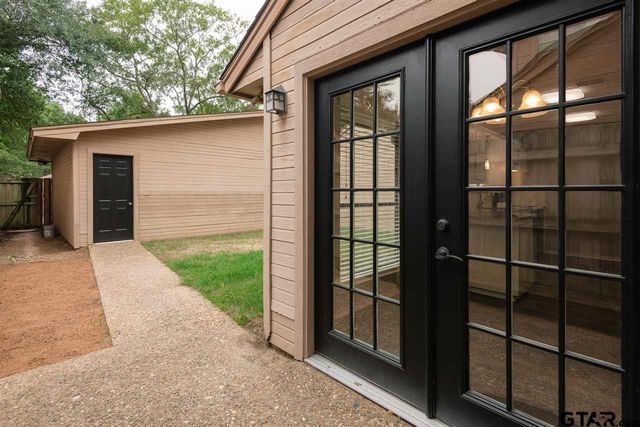 5821 Hollytree Drive, Tyler, TX 75703