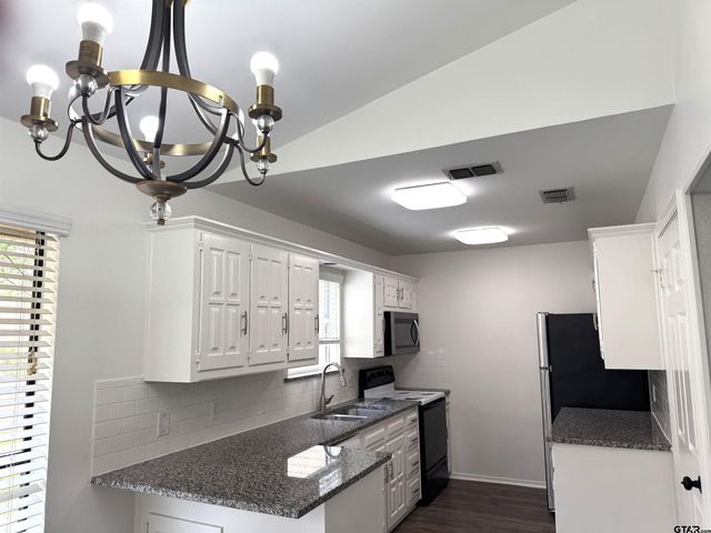 5821 Hollytree Drive, Tyler, TX 75703