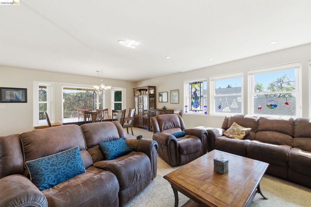 138 Steffen Ln, Sonora, CA 95370