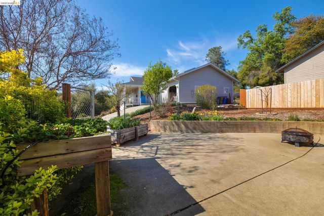 138 Steffen Ln, Sonora, CA 95370