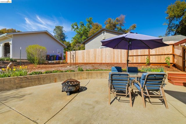 138 Steffen Ln, Sonora, CA 95370
