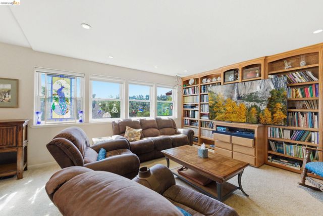 138 Steffen Ln, Sonora, CA 95370